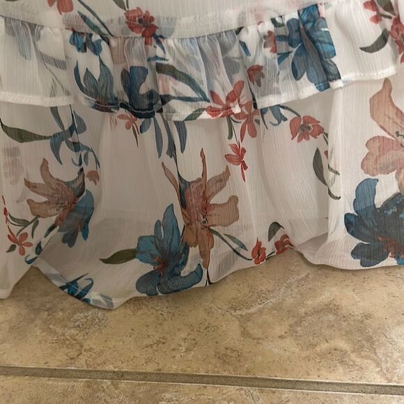 CeCe expressive lilies with flutter sleeve dress and soft ecru - Picture 5 of 8